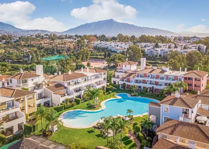 Awesome Apartment In Estepona With Kitchen